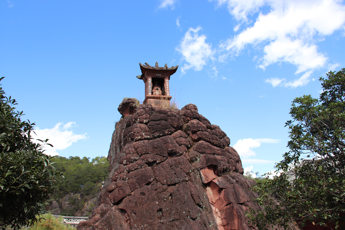 雲南劍川-石寶山石鍾寺